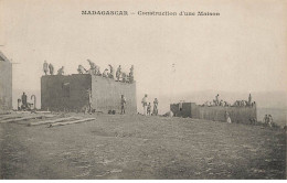 MADAGASCAR #27922 CONSTRUCTION MAISON - Madagascar
