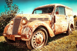 Renault Juvaquatre Utilitaire  -  In Need Of Restoration - 15x10cms PHOTO - Passenger Cars