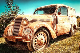 Renault Juvaquatre Utilitaire  -  In Need Of Restoration - 15x10cms PHOTO - PKW