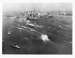 PAQUEBOT LIBERTE #PP1304 A SON ARRIVEE A NEW YORK EN 1956 - Bateaux