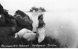 GRECE #32183 CORFOU PONTICONISI FERMIERE CARTE PHOTO - Greece