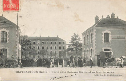 36 CHATEAUROUX #31857 PORTE DE LA CASERNE BERTRAND JOUR DE REVUE - Chateauroux