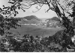 GUADELOUPE #32737 LES SAINTES BOURG VU EN MONTANT AU CHAMEAU - Autres & Non Classés