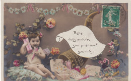 XXX Nw- BEBE VOUS ENVOIE SON PREMIER SOURIRE - CARTE FANTAISIE - BEBE , CORNE D'ABONDANCE , DRAGEES , FLEURS - Neonati