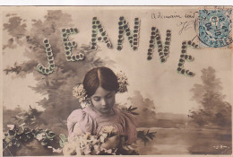 XXX Nw- PRENOM JEANNE - FILLETTE AVEC FLEURS , DECOR CHAMPETRE - OBLITERATION 1904 - Nombres