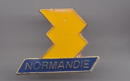 Pin's FR 3 Normandie Réf 2655 - Medios De Comunicación