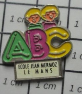 3517 Pin's Pins / Beau Et Rare / ADMINISTRATIONS / ECOLE JEAN MERMOZ LE MANS ENFANTS ABC - Amministrazioni