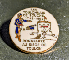 C Pin's Pins Insigne Militaire Napoleon Bonaparte Toulon Corse Lapel Pin Empire Fleur De Lys Revolution Les Toulonnais D - Militari