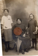 Photocarte. Une Femme Et Ses Deux Filles. Photographe Edmond Rimet, Arnay-le-Duc. - Personas Anónimos