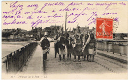 Le Touquet Paris-Plage / Pêcheuses Sur Le Pont / Ed. LL - Le Touquet