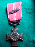 RARE Médaille Militaire Du Réseau Sylvestre Résistance 39/45 - France