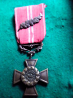 RARE Médaille Militaire Du Réseau Sylvestre Résistance 39/45 - Francia