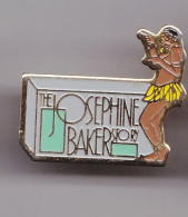 Pin's Musique The Story  Josephine Baker Banane Réf 7767JL - Musik