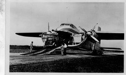 Triumph Renown Entrée Un Bristol  Freighter Silver-City Airways A Aéroport Cherbourg-Maupertus 1950s - 15x10cms PHOTO - 1946-....: Ere Moderne