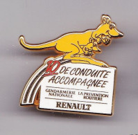 Pin's Renault 10 Ans De Conduite Accompagnée Gendarmerie Nationale La Prévention Routière Kangourou Réf 7579JL - Renault