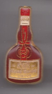 Pin's Bouteille De Grand Marnier Réf 7937JL - Dranken