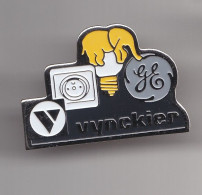 Pin's Vynckier Electro Ménager Eléphant  Réf 8000JL - Autres & Non Classés