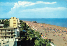 CPSM LIGNANO SABBIADORO La Spiaggia-Timbre    L2879 - Other & Unclassified