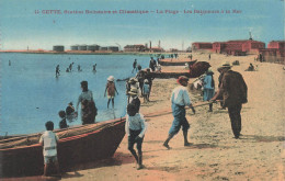 CETTE : LA PLAGE - LES BAIGNEURS A LA MER - Sete (Cette)