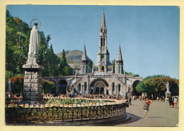 65. LOURDES – La Basilique Et La Vierge Couronnée (animée) (voir Scan Recto/verso) - Lourdes