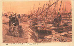 CPA Sfax-Petit Chenal-Barques De Pêche-33-Timbre   L2883 - Tunisia