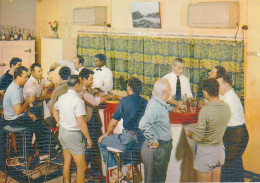 ZY 9- HASSI MESSAOUD ( ALGERIE ) - OUED IRARA - HOTEL " LA CROIX DU SUD " - LE BAR - ANIMATION - 2 SCANS - Otros & Sin Clasificación