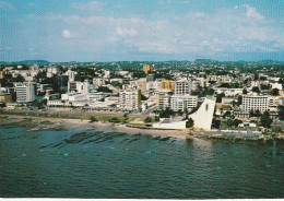 ZY 10- LIBREVILLE ( GABON )- BORD DE MER ET MUSEE DES ARTS ET TRADITIONS - VUE AERIENNE - PHOT. TROLEZ , LIBREVILLE - Gabón