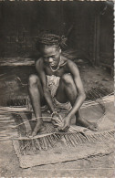 ZY 10- BRAZZAVILLE ( CONGO ) - FABRICATION DE NATTES - 2 SCANS - Afrika