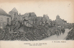 ZY 14-(02) SOISSONS - LA RUE ST MARTIN - RUINES - ANIMATION - 2 SCANS - Soissons