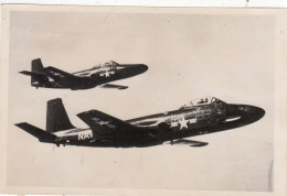 Photo - McDonnell F2H-3 Banshee (1° Plan) - McDonnell F2H-2 Banshee (second Plan) - United Press - Aviation
