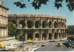 ZY 43-(30) NIMES - BOULEVARD V. HUGO - LES ARENES - GRAND CAFE - AUTOMOBILES : 2 CV , 4L FOURGONNETTE LA POSTE - 2 SCANS - Nîmes