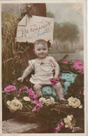 ZY 57- " RIT TOUJOURS " - BEBE SUR LIT DE FLEURS - 2 SCANS - Portretten