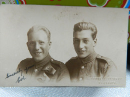 MILITARIA+RAMSGATE: PHOTO CARTE DE 2 SOLDATS ANGLAIS FAIT CHEZ RONNEY STUDIO LTS RAMSGATE - Personnages