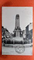 CPA (14)  Livarot . Le Monument Aux Morts. (7A.402) - Livarot