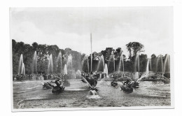 VERSAILLES Et Ses Merveilles - Le Bassin Du Dragon Et Les Grandes Eaux - Edit. D'Art Leconte - Circulé En 1945 - - Versailles (Schloß)