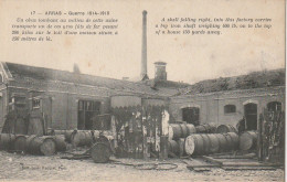 ZY 85-(62) ARRAS - UN OBUS TOMBANT AU MILIEU DE CETTE USINE TRANSPORTE UN  GROS FUT DE FER SUR LE TOIT D'UNE MAISON - Arras