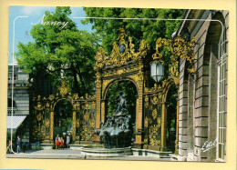 54. NANCY – Place Stanislas / Fontaine D'Amphitrite (animée) (voir Scan Recto/verso) - Nancy