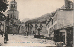 ZY 92-(64) SARRANCE - PLACE DE L' EGLISE - ANIMATION - 2 SCANS - Otros & Sin Clasificación