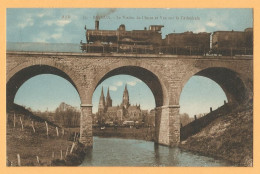 0107   CPA  BAYEUX  (Calvados)  Le Viaduc De L'Aure Et Vue Sur La Cathédrale - Train  +++++++++++++++++++++++ - Bayeux