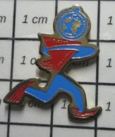 3517 Pin's Pins / Beau Et Rare / AUTRES / LA FLECHE Cherche Son Arc ? - Autres & Non Classés