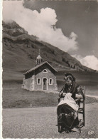 ZY 110-(74) COL DES ARAVIS - UNE SAVOYARDE - CHAPELLE - 2 SCANS - Otros & Sin Clasificación