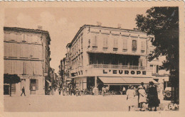 ZY 120-(82) MONTAUBAN - CAFE DE L' EUROPE ET RUE DE LA REPUBLIQUE - ANIMATION - 2 SCANS - Montauban