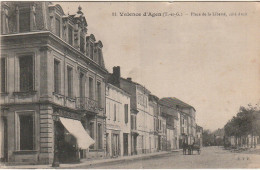 ZY 120-(82) VALENCE D' AGEN - PLACE DE LA LIBERTE , COTE DROIT - 2 SCANS - Valence