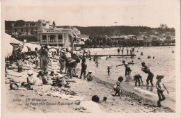 ZY 121-(83) STE MAXIME - LA PLAGE ET LE CASINO MUNICIPAL - ANIMATION - 2 SCANS - Sainte-Maxime