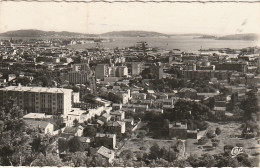 ZY 121-(83) TOULON - VUE SUR LA VILLE , LE PORT ET LA RADE , EN DIRECTION DE ST MANDRIER ET DES SABLETTES  - 2 SCANS - Toulon