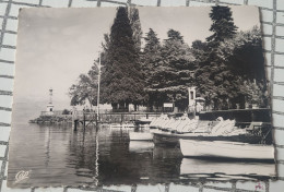 Evian Les Bains. Le Phare Et Les Pédalos - Evian-les-Bains