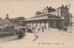 ZY 132-(93) SAINT DENIS  - LA GARE - ANIMATION - 2 SCANS - Saint Denis