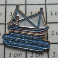 3517 Pin's Pins / Beau Et Rare / BATEAUX / BATEAU DE PECHE POISSONNERIE ROCHER DE CANCALE 25e ANNIVERSAIRE - Barcos