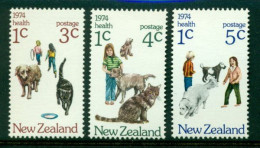 NEW ZEALAND 1974 Mi 637-39** Health – Children With Domestic Animals [B890] - Hoftiere