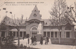 ZY 139-(13) MARSEILLE  - EXPOSITION COLONIALE 1922 - PALAIS DE MADAGASCAR ET STATUE DU GENERAL GALIENI  - 2 SCANS - Colonial Exhibitions 1906 - 1922